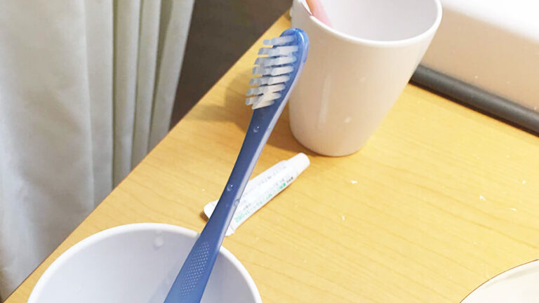 青い歯ブラシ